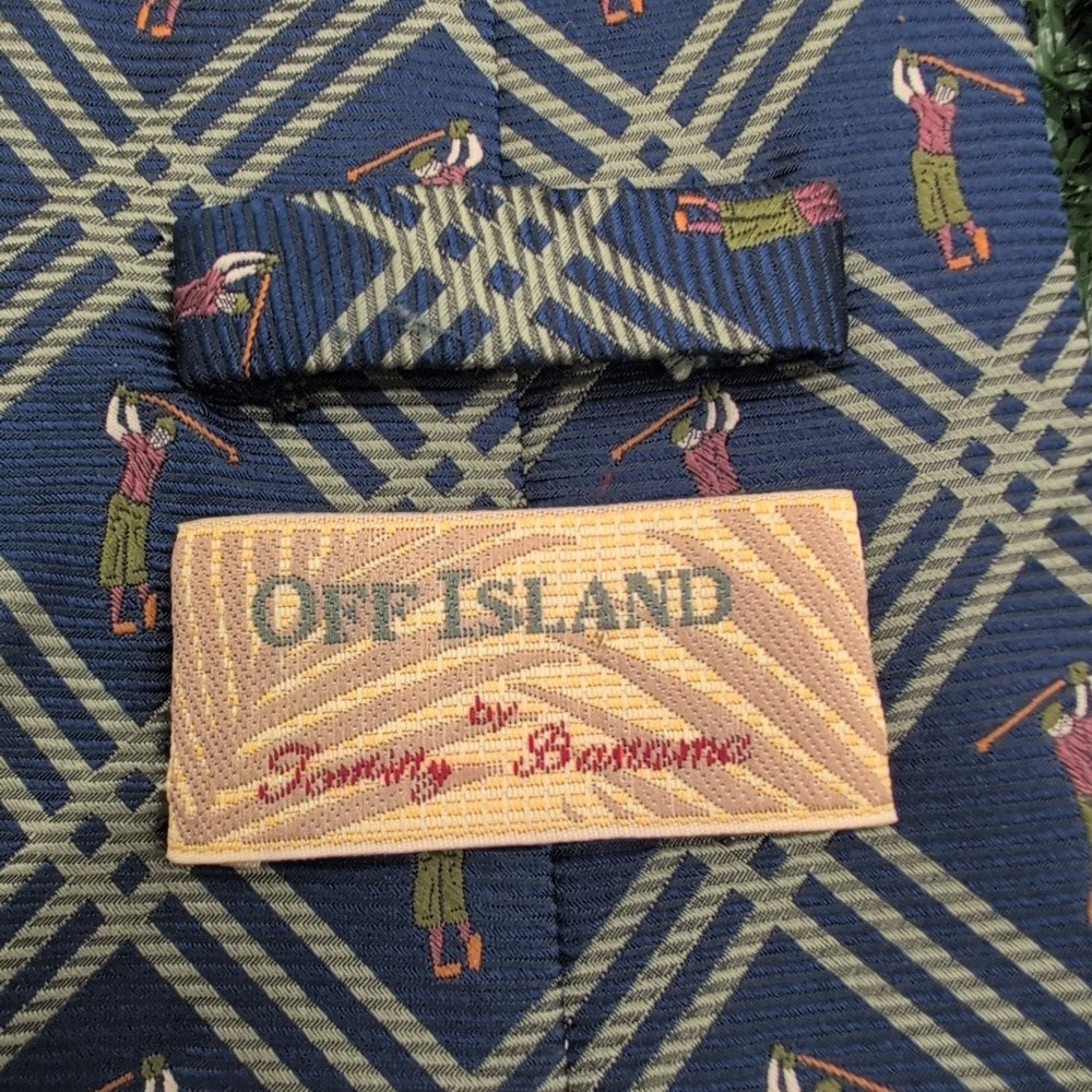 Off Island Tommy Bahama Men's‎ 100% Silk Necktie Designer Golfer Gold Nav - Picture 3 of 6
